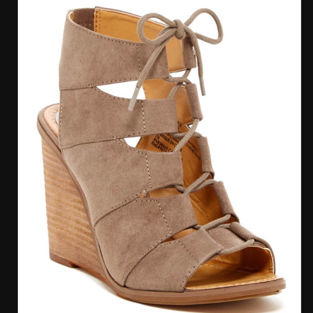 Melrose and Market peep toe wedges
